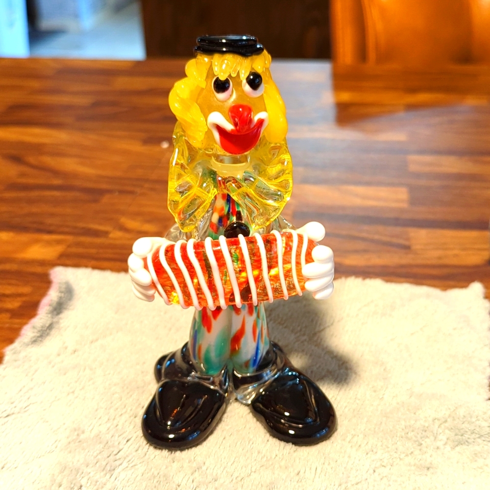 Vintage Murano clown holding an accordion